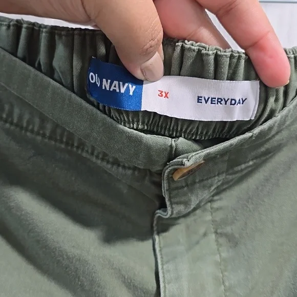 Old Navy Green Bermuda Shorts Classic Cotton Twill - Picture 2 of 11